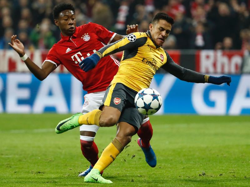 David Alaba and Alexis Sánchez could be soon teammates. (ODD ANDERSEN/AFP/Getty Images)