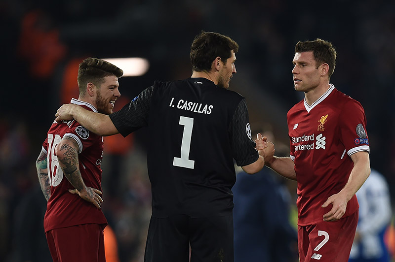 Liverpool vs Porto - Iker Casillas greets Alberto Moreno and  James Milner at the final whistle. (Photo PAUL ELLIS/AFP/Getty Images)
