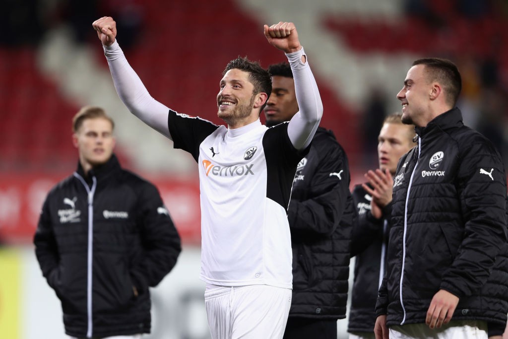 Tim Kister of Sandhausen and team mates celebrate after the Second Bundesliga match between 1. FC Kaiserslautern and SV Sandhausen at Fritz-Walter-Stadion on February 16, 2018 in Kaiserslautern, Germany. (Photo by Alex Grimm/Bongarts/Getty Images)