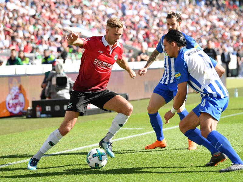 Niclas Füllkrug of Hannover is challenged by Karim RekikÊ of Berlin during the Bundesliga match between Hannover 96 and Hertha BSC at HDI-Arena on May 5, 2018 in Hanover, Germany. (Photo by Stuart Franklin/Bongarts/Getty Images)