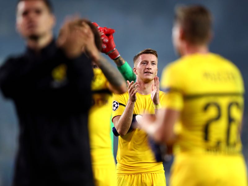 Marco Reus of Borussia Dortmund applauds the fans with team mates after the Group A match of the UEFA Champions League between Club Brugge and Borussia Dortmund at Jan Breydel Stadium on September 18, 2018 in Brugge, Belgium. (Photo by Dean Mouhtaropoulos/Getty Images)