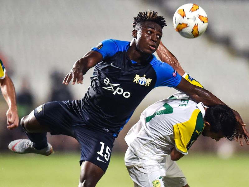 FC Zürich's Nigerian forward Stephen Odey (L) vies for the ball against AEK Larnaca's Spanish midfielder Tete during the Europa League Group A match between AEK Larnaca and FC Zurich at the GSP stadium in the Cypriot capital Nicosia on September 20, 2018. (Photo by GEORGE MICHAEL / AFP)