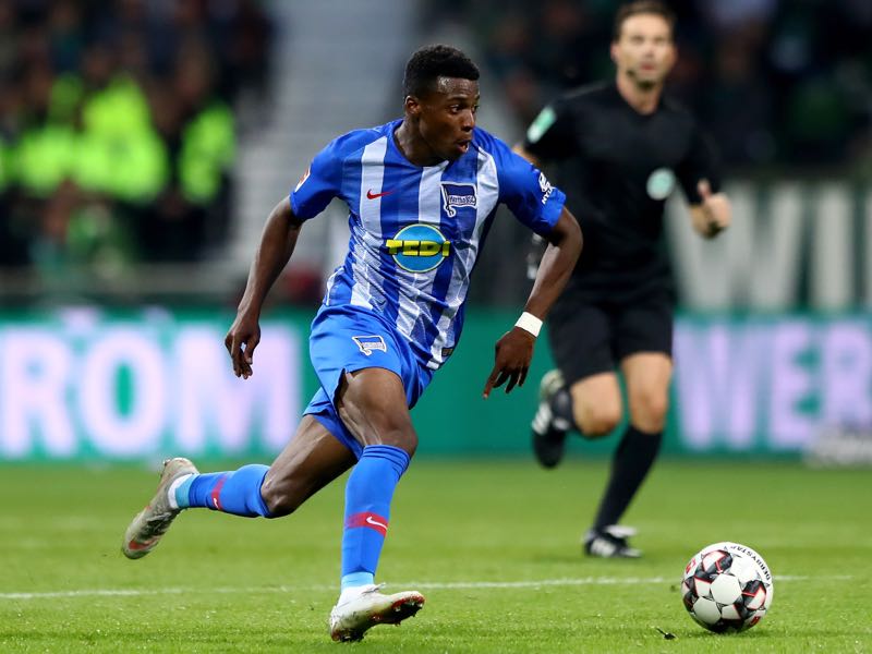 Javairo Dilrosun of Hertha runs with the ball during the Bundesliga match between SV Werder Bremen and Hertha BSC at Weserstadion on September 25, 2018 in Bremen, Germany. (Photo by Martin Rose/Bongarts/Getty Images)