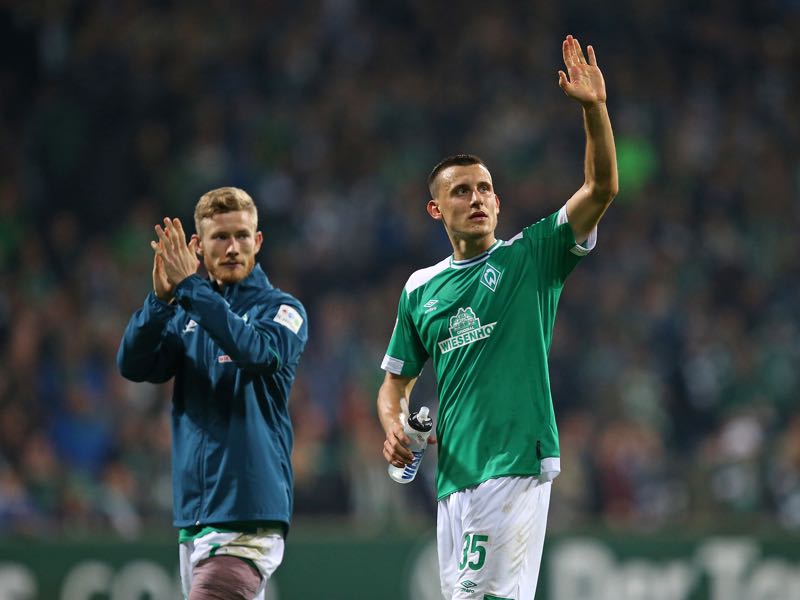 (L-R) Florian Kainz and Maximilian Eggestein of Bremen celebrate after winning the Bundesliga match between SV Werder Bremen and VfL Wolfsburg at Weserstadion on October 5, 2018 in Bremen, Germany. (Photo by Cathrin Mueller/Bongarts/Getty Images)