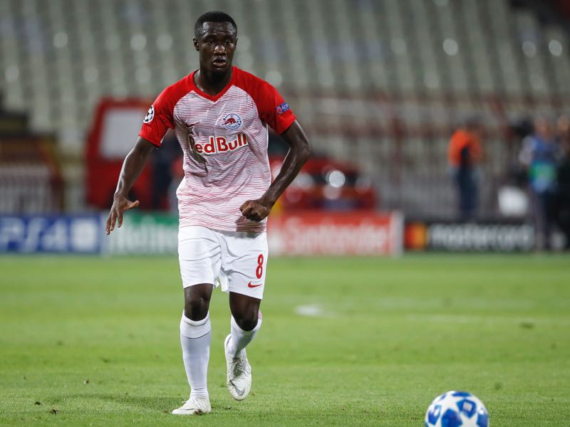 Diadie Samassekou of Red Bull Salzburg in action during the UEFA Champions League Play Off First Leg match between FK Crvema Zvezda and FC Red Bull Salzburg at Rajko Mitic Stadium on August 21, 2018 in Belgrade, Serbia. (Photo by Srdjan Stevanovic/Getty Images)