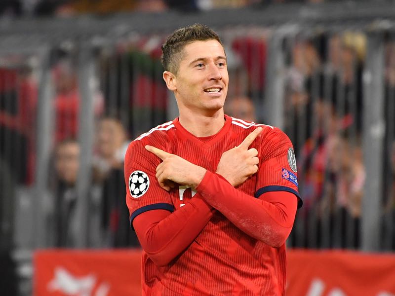 Dortmund vs Bayern - Robert Lewandowski of Bayern Munich celebrates after he scores his sides second goal during the UEFA Champions League Group E match of the between FC Bayern Muenchen and AEK Athens at Fussball Arena Muenchen on November 7, 2018 in Munich, Germany. (Photo by Sebastian Widmann/Bongarts/Getty Images)