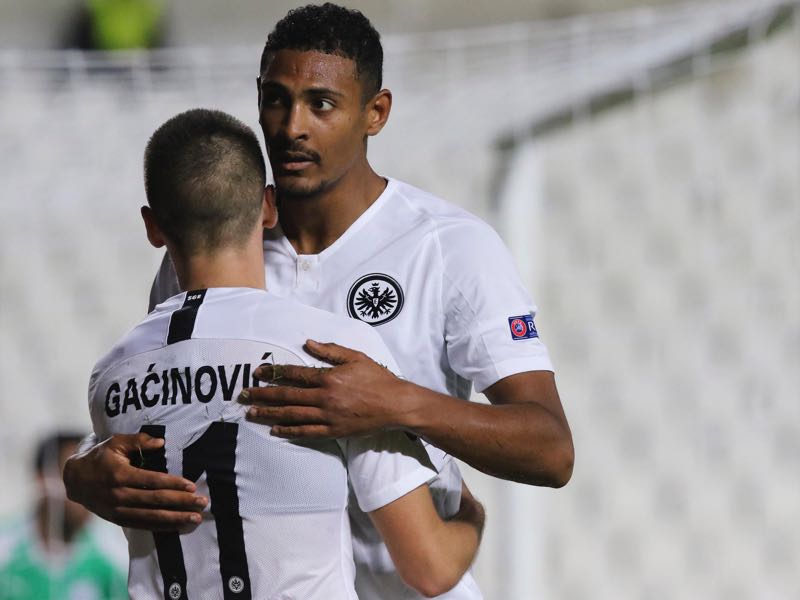 Apollon v Frankfurt -Frankfurt's French forward Sebastien Haller (R) celebrates with Mijat Gacinovic after he scored during the Europa League Group H football match between Apollon Limassol and Eintracht Frankfurt on November 8, 2018, at the GSP stadium in Nicosia. (Photo by STRINGER / AFP)