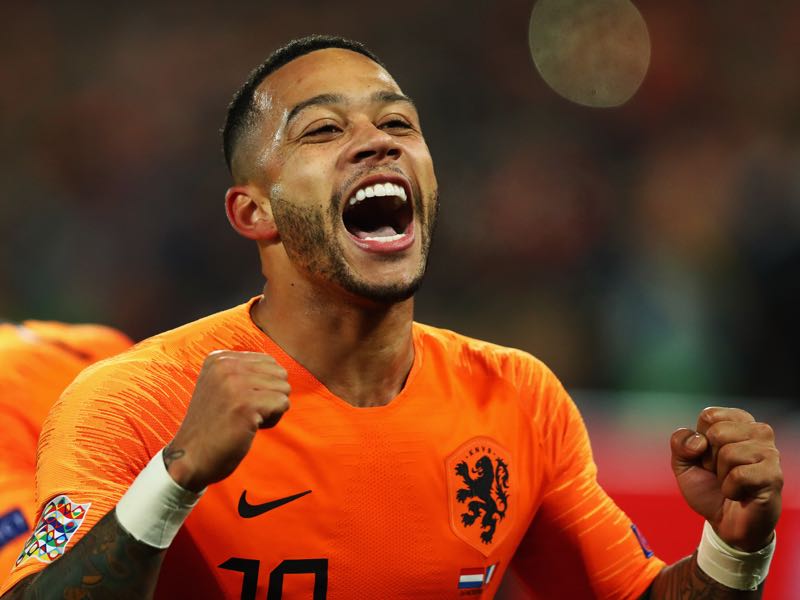 Memphis Depay of the Netherlands celebrates scoring his teams second goal of the game during the UEFA Nations League A group one match between Netherlands and France at De Kuip on November 16, 2018 in Amsterdam, Netherlands. (Photo by Dean Mouhtaropoulos/Getty Images)