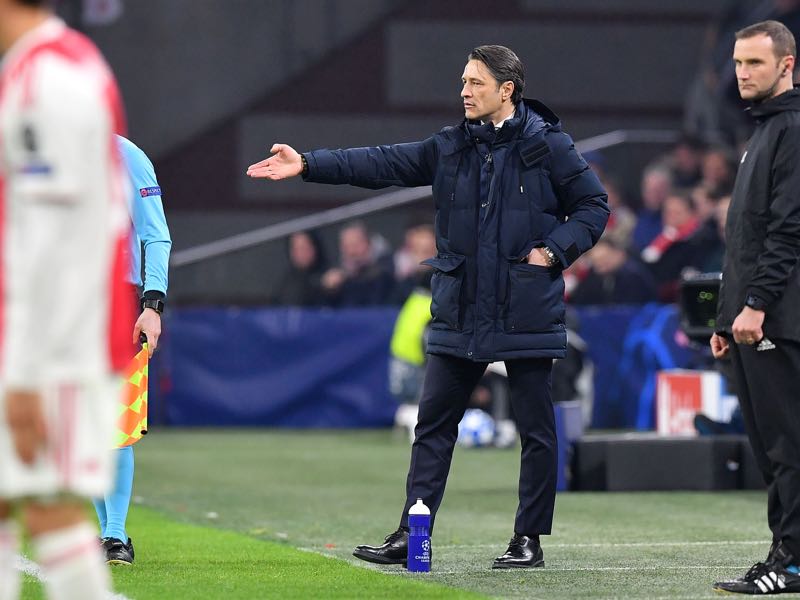 Ajax v Bayern München - Niko Kovac (C) gestures on the sideline during the UEFA Champions League Group E football match between AFC Ajax and FC Bayern Munchen at the Johan Cruyff Arena in Amsterdam on December 12, 2018. (Photo by EMMANUEL DUNAND / AFP) 