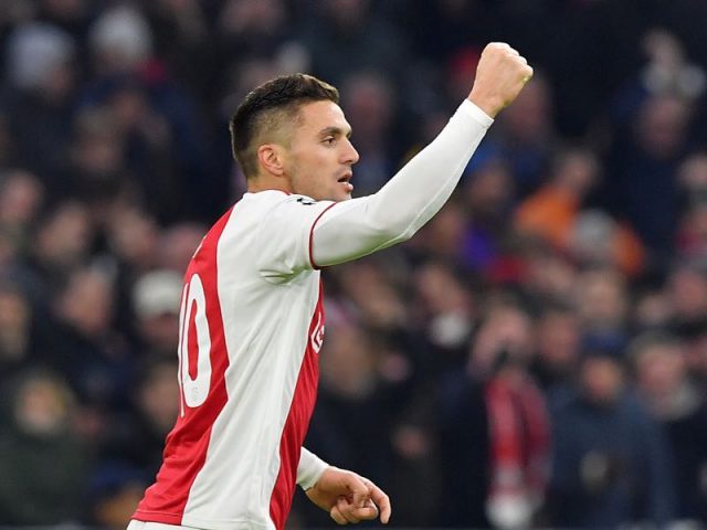 Ajax v Bayern - Ajax's Serbian forward Dusan Tadic celebrates after scoring during the UEFA Champions League Group E football match between AFC Ajax and FC Bayern Munchen at the Johan Cruyff Arena in Amsterdam on December 12, 2018. (Photo by EMMANUEL DUNAND / AFP)