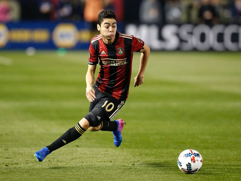  Midfielder Miguel Almirón #10 of Atlanta United dribbles during the game against the New York Red Bulls at Bobby Dodd Stadium on March 5, 2017 in Atlanta, Georgia. (Photo by Mike Zarrilli/Getty Images)