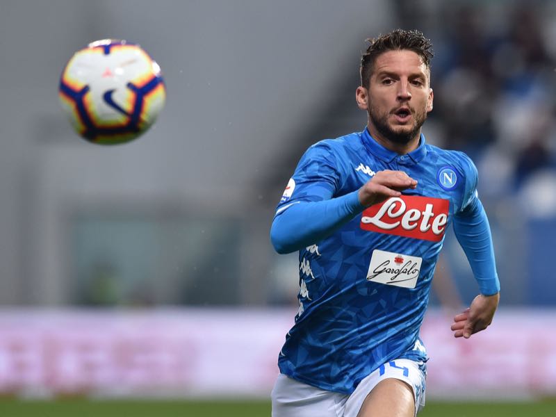 ries Mertens of SSC Napoli in action during the Serie A match between US Sassuolo and SSC Napoli at Mapei Stadium - Citta' del Tricolore on March 10, 2019 in Reggio nell'Emilia, Italy. (Photo by Giuseppe Bellini/Getty Images)